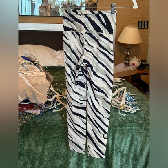 Strut This Printed Designer Workout Leggings - Picture 2 of 3